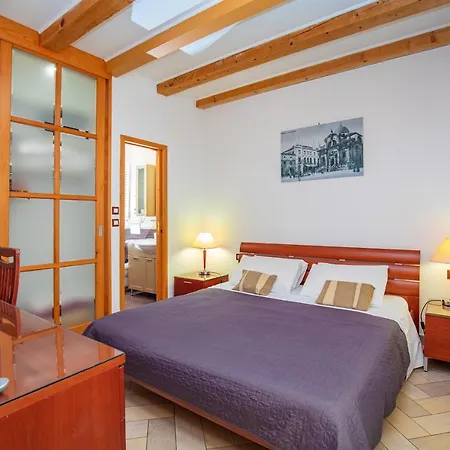 Espana 1 Apartman *